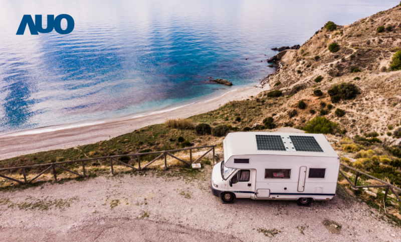 「可撓輕量化太陽光電板SunCurva」使用輕量特殊耐候型複合板取代傳統太陽能板的玻璃前板，不僅降低70%重量，每米平方僅3Kg；具有抗衝擊性能及通過電磁相容性測試，可應用於交通運輸工具，如露營車、遊艇等